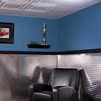Room with white border tile